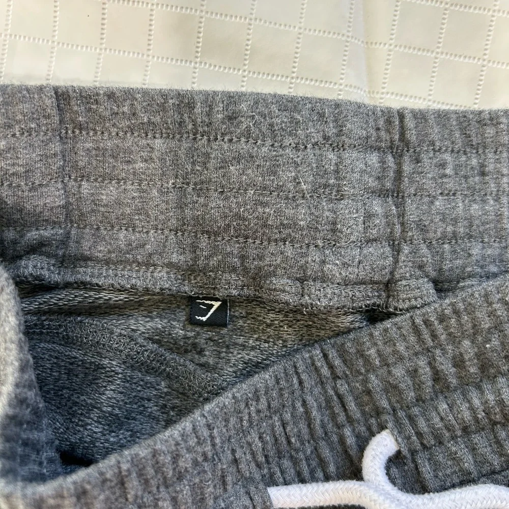 Gymshark women’s Charcoal Joggers with Drawstring - Picture 3 of 4